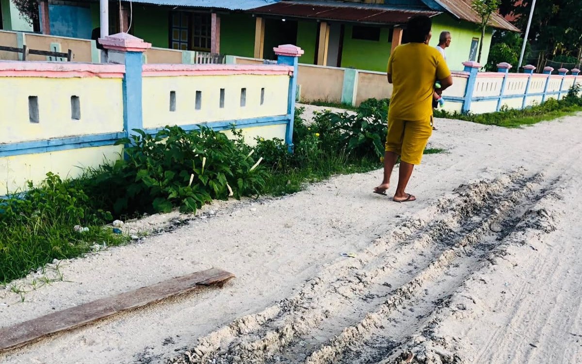 Warga Desa Persoalkan Pembangunan Jalan Lapen Desa Kroing
